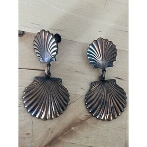 Vintage Seashell Dangle Earrings Gold Tone Metal Screw Back Signed Kim